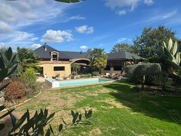 Maison 6 pièces 230 m²