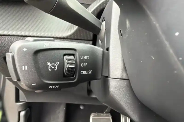Peugeot 2008 hybrid 145 e-dcs6 — photo 51