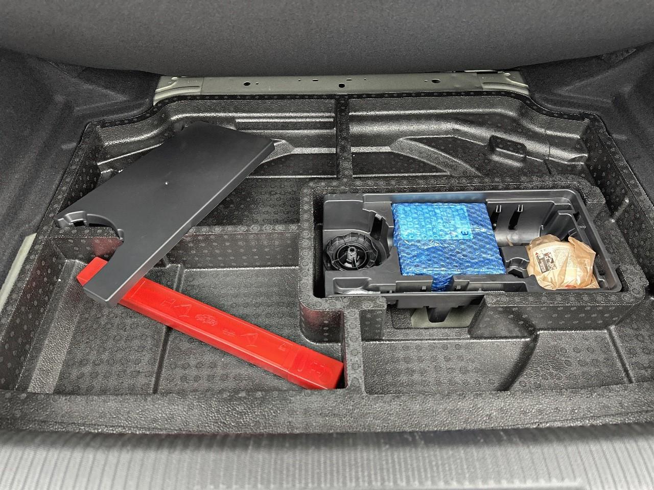 Peugeot 308 hybrid 145 e-dcs6 allure — photo 37