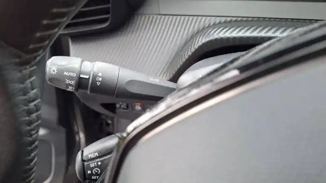 Peugeot 2008 puretech 100 s&amp;s bvm6 — photo 30