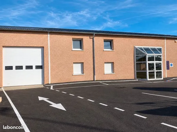 Local d'activité 878 m²
