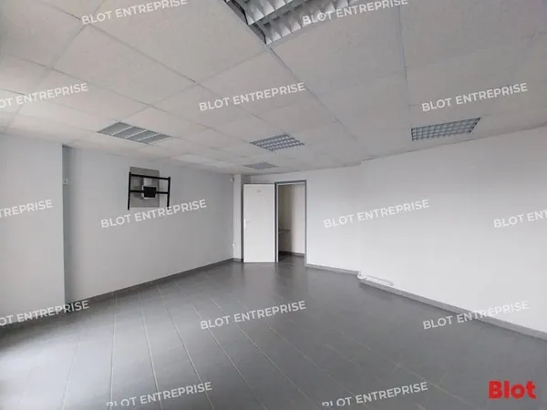 Bureaux 77 m²