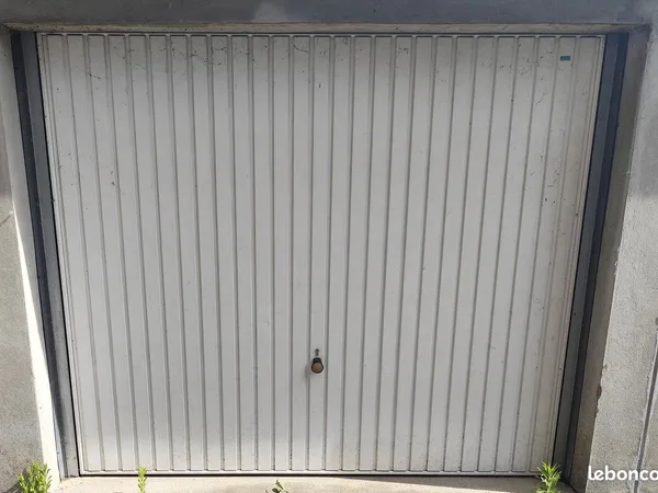 2 garages 19900