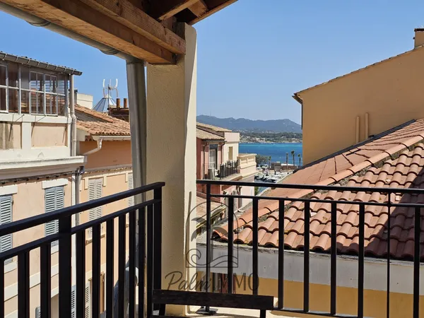 À VENDRE BIEN RARE AU COEUR DES RUES PIÉTONNES DE SANARY