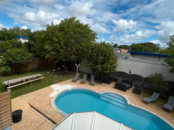 Colocation Talence (Piscine,jardin,parking privé..)