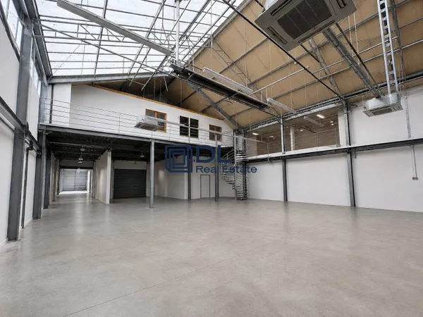 Entrepôt 900 m²