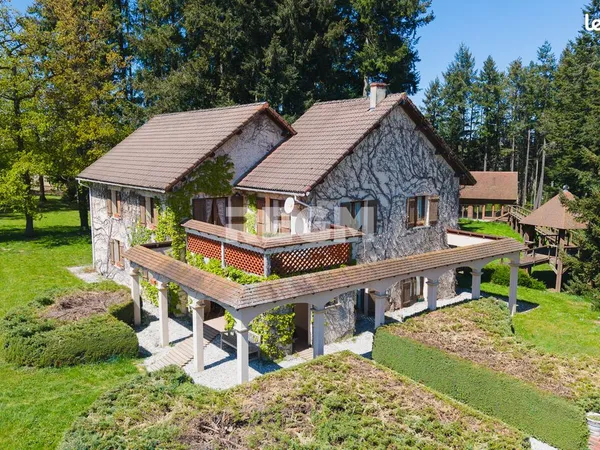 Propriété 8 pièces 300 m²