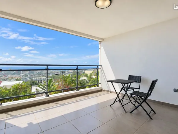 T2 46,5 m² + varangue 13,65 m² + parking - Saint-Denis Saint-François