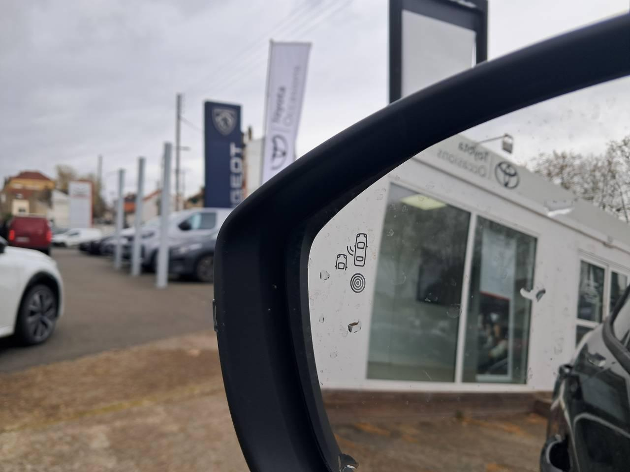 Peugeot 2008 hybrid 145 e-dcs6 allure — photo 22
