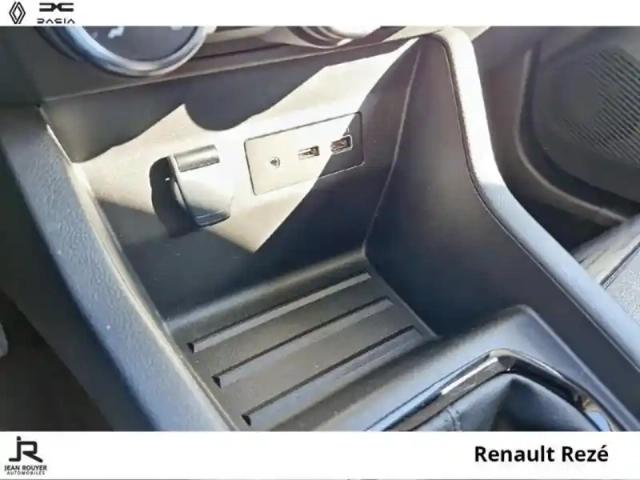 Renault Clio 1.0 tce 90ch evolution — photo 13