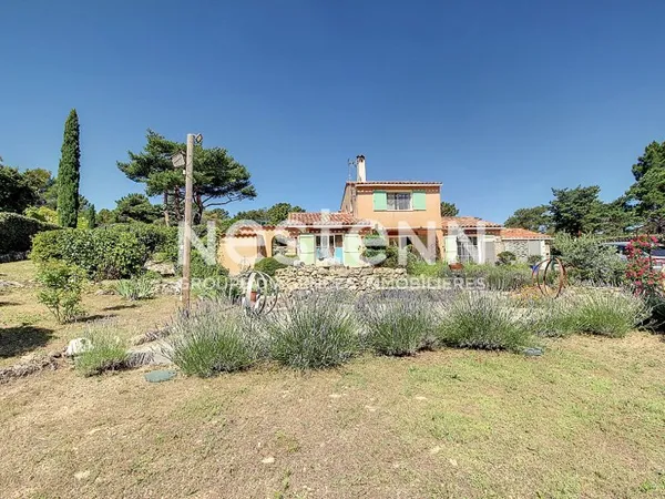 A VENDRE TOURTOUR - Maison 4 chambres 128 m² avec PISCINE sur un terrain de 1500 m² CLOS