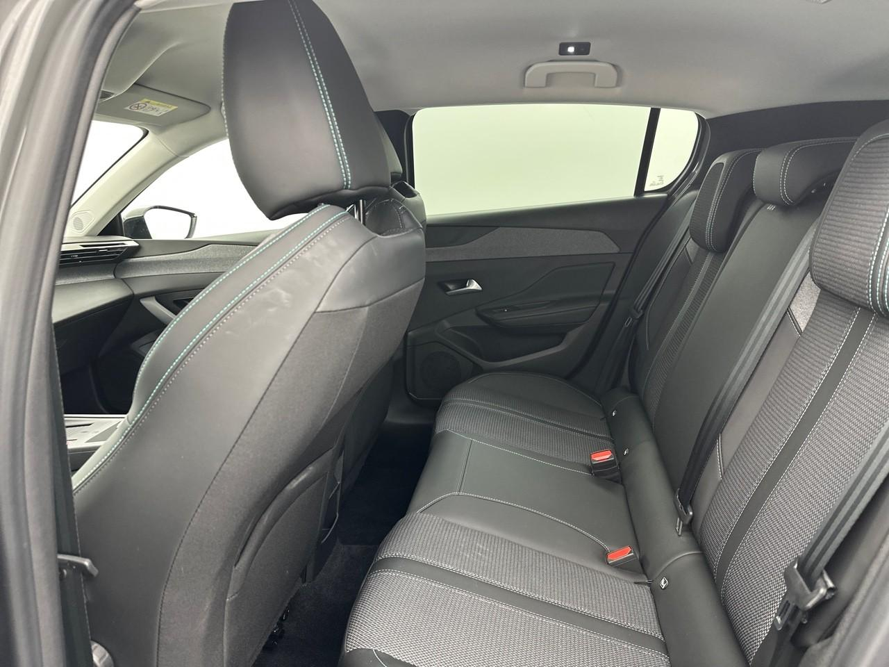 Peugeot 308 hybrid 145 e-dcs6 allure — photo 11
