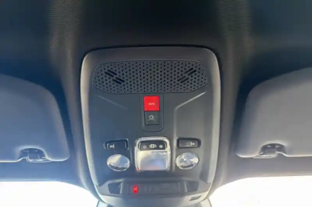 Peugeot 2008 hybrid 145 e-dcs6 — photo 31