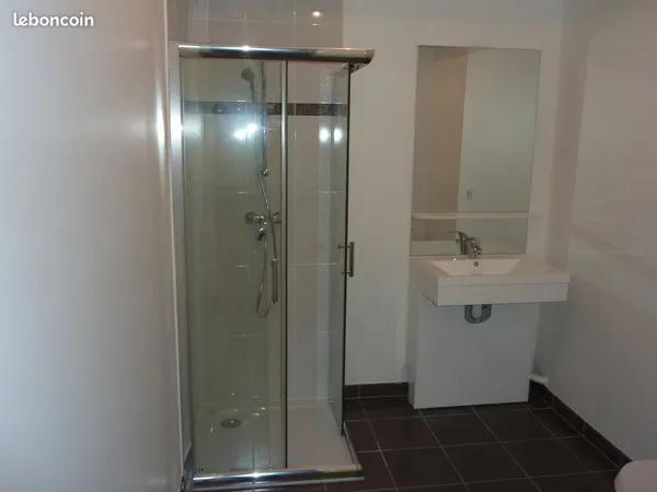 Appt T1 de 33m2+Terrasse (4.7m²): 710 Charges comprises - Ascenseur