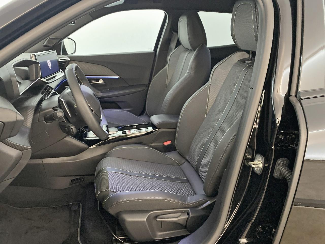 Peugeot 2008 hybrid 145 e-dcs6 gt — photo 9