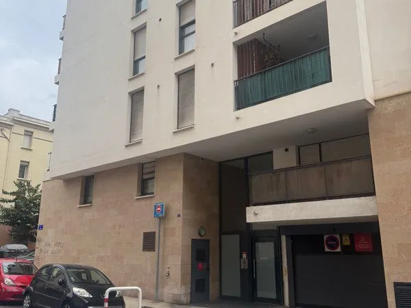 Box fermé parking sécurisé catalans