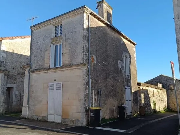 MAISON DE BOURG 3 CHAMBRES CISSÉ
