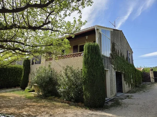 Villa hors lotissement, au calme.