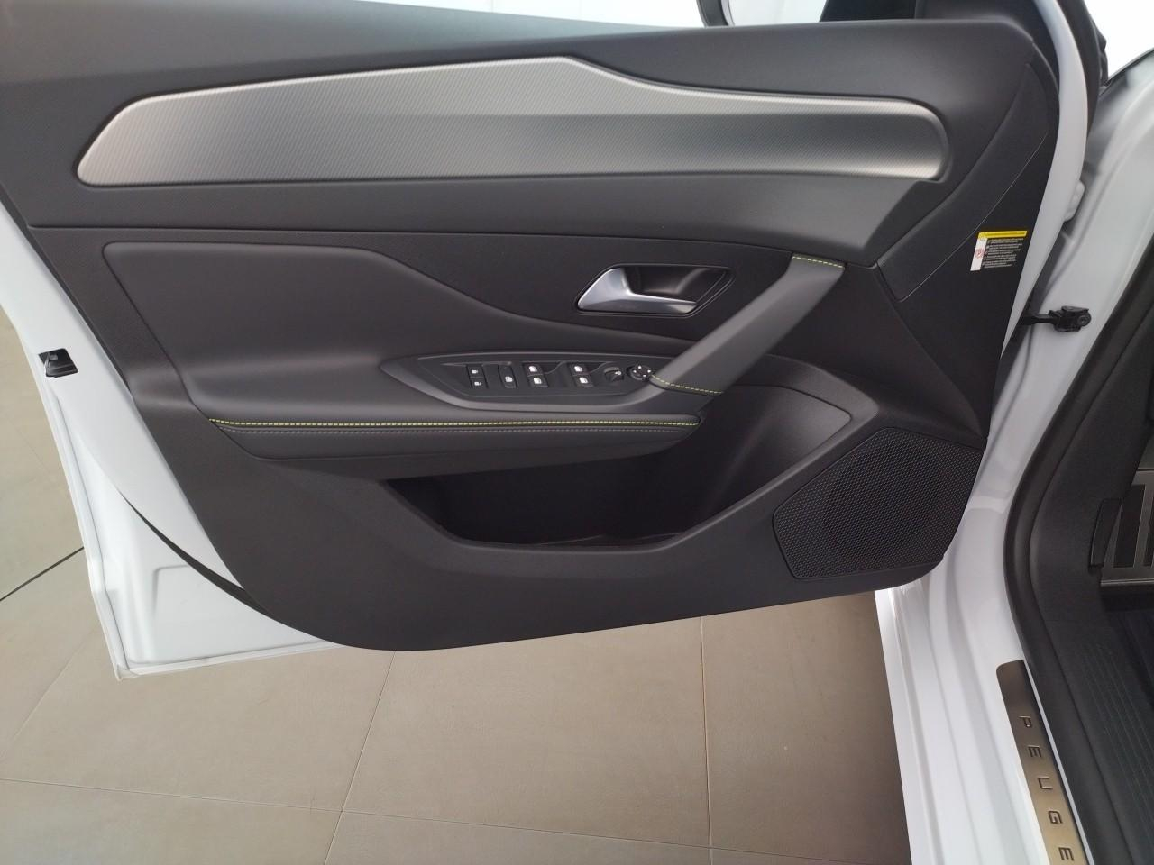 Peugeot 308 hybrid 136 e-dcs6 gt — photo 22
