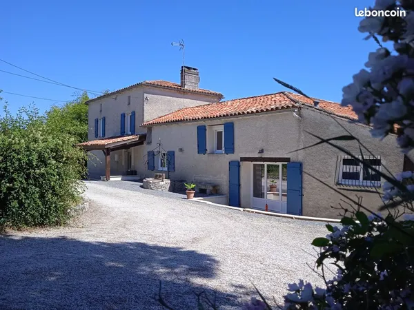 Propriété sur 2.5 ha avec dépendances