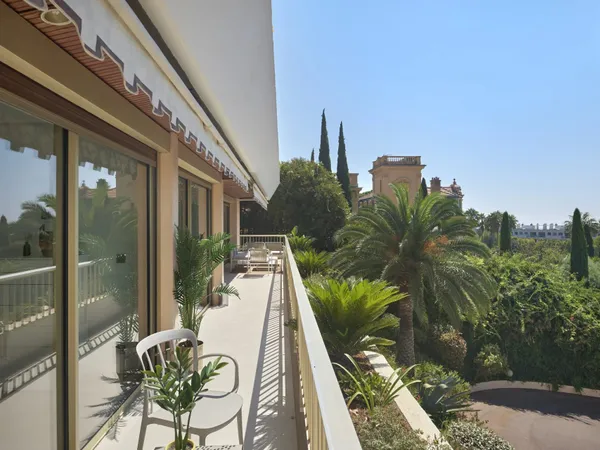 Appartement vue mer 4 suites grande terrasse Cannes (06)