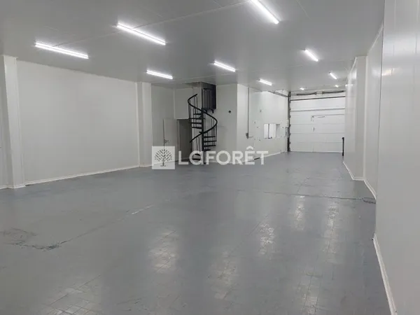 Local commercial 200 m²