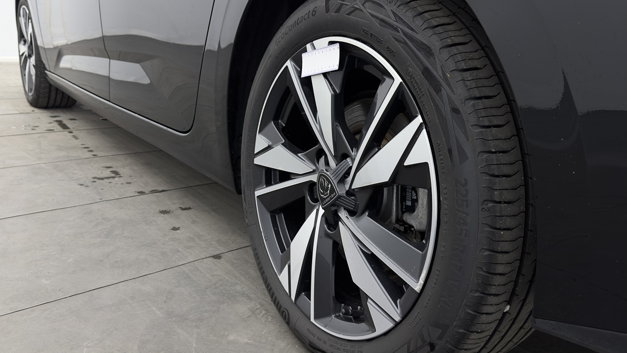 Peugeot 308 SW PHEV 180 e-EAT8 — photo 40