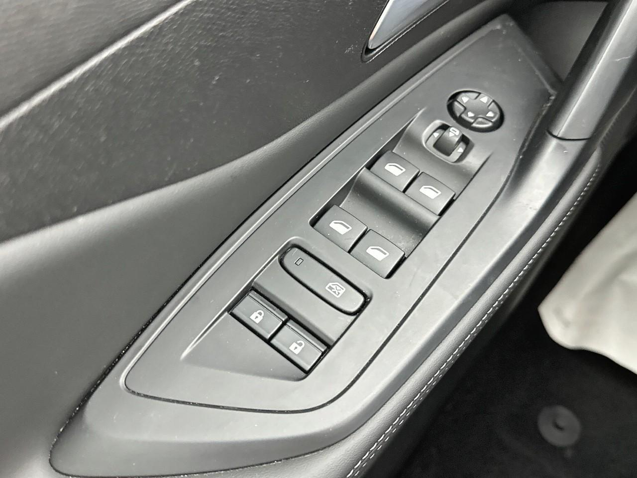 Peugeot 308 hybrid 145 e-dcs6 allure — photo 15
