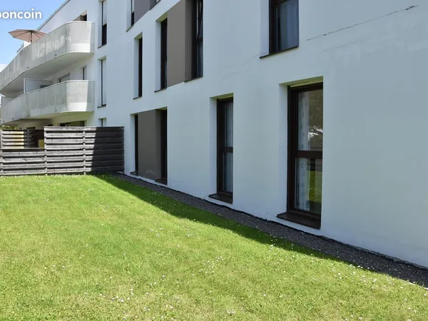 Proche du bourg de Vezin le Coquet à vendre bel appartement T4 de 84 m2 en rez-de-chaussée avec une 