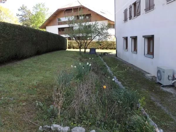 Appartement T4 RDC 92m2 +318m2 jardin privatif, 2mn autoroute Geneve. Annecy- Cran Gevrier vente dir