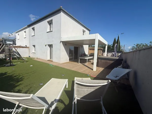 Maison familiale vue garrigue , mer et étang