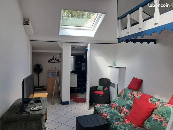 Maisonnette a loué au mois