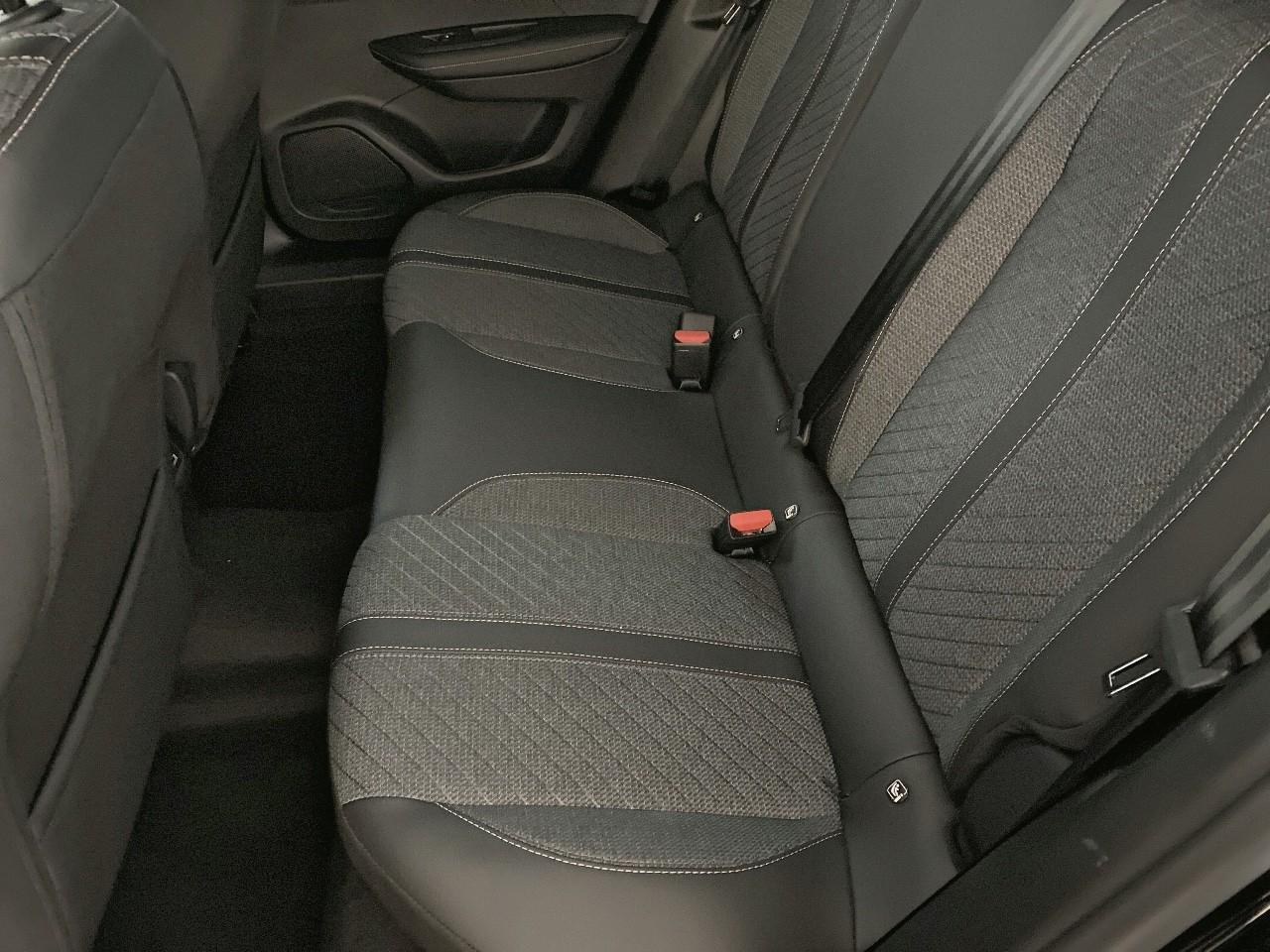 Peugeot 2008 hybrid 145 ch e-dcs6 allure — photo 10