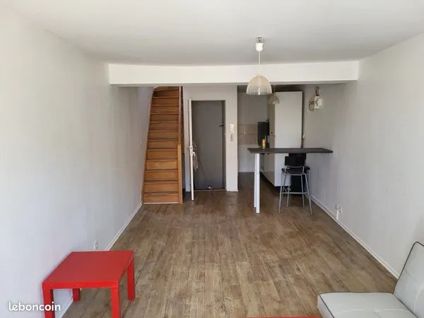 T2 duplex 53m2 rénové meublé centre ville