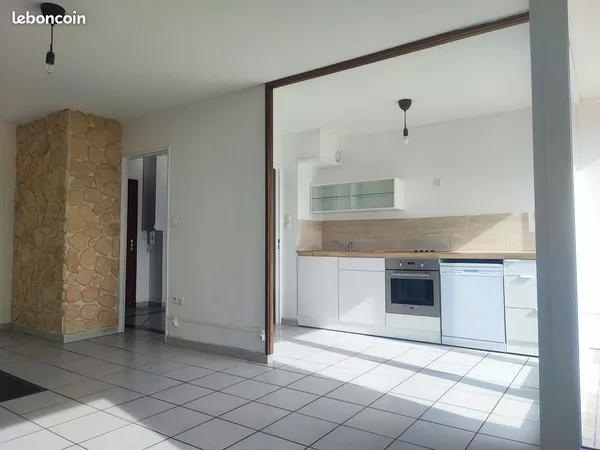 À LOUER - T2 Lumineux 52 m² - 3e et dernier étage - Calme à Eybens - Travaux récents