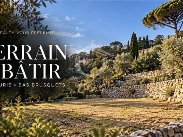 TERRAIN À BÂTIR - VALLAURIS, SECTEUR DES BAS BRUSQUETS - 921 M²