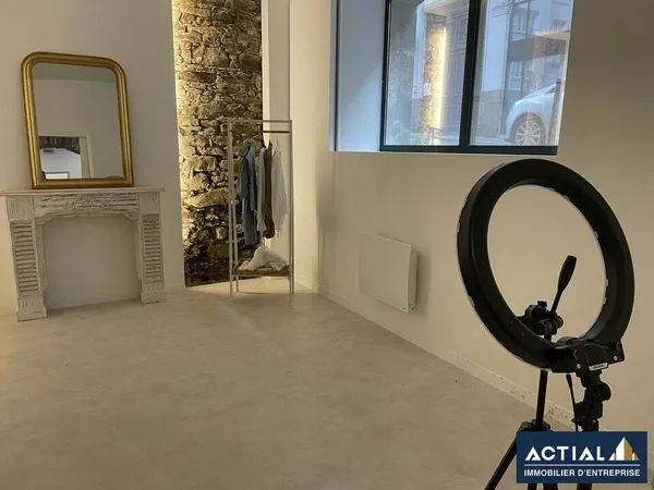 Local commercial 183 m²