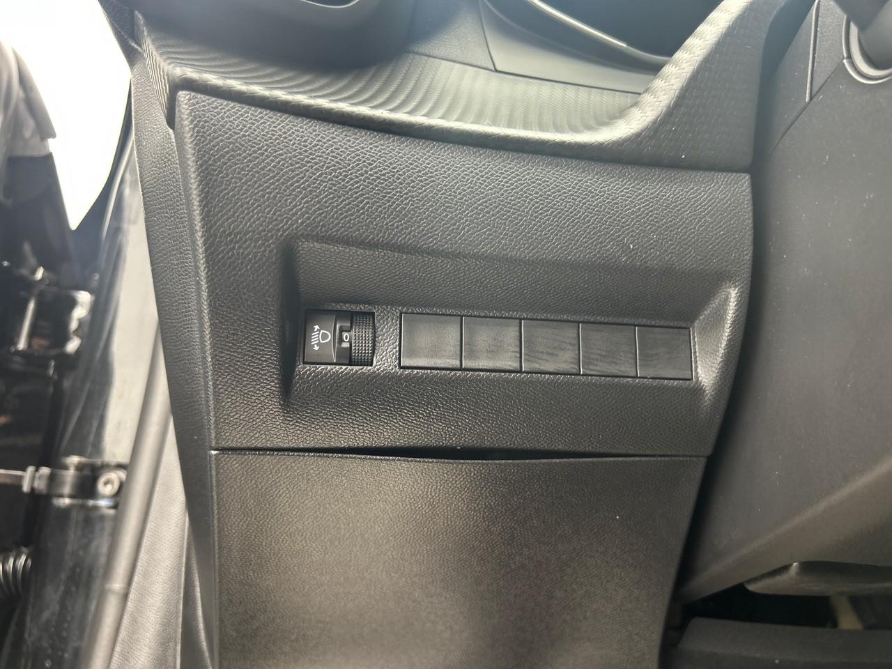 Peugeot 208 100 s&s bvm6 allure — photo 21