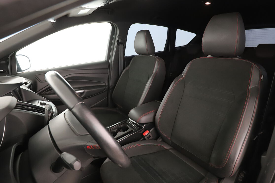 Ford Kuga 1.5 EcoBoost ST Line 4x2 — photo 9