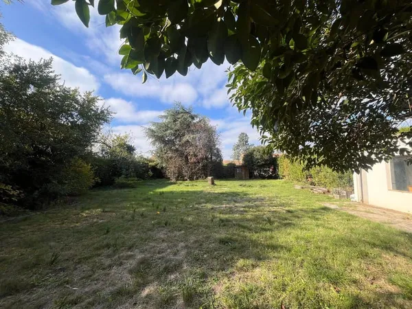 Terrain 643 m²