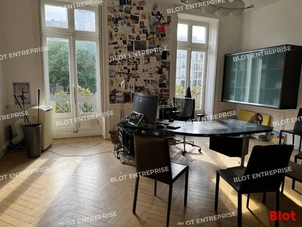 Bureaux 635 m²