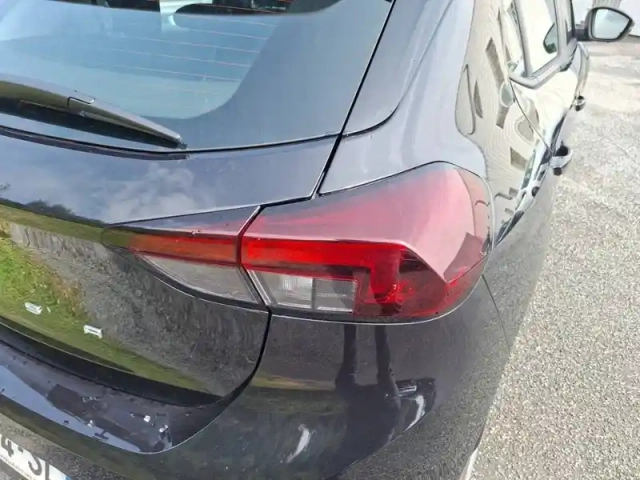 Opel Corsa 1.2 turbo 100 ch bvm6 — photo 37