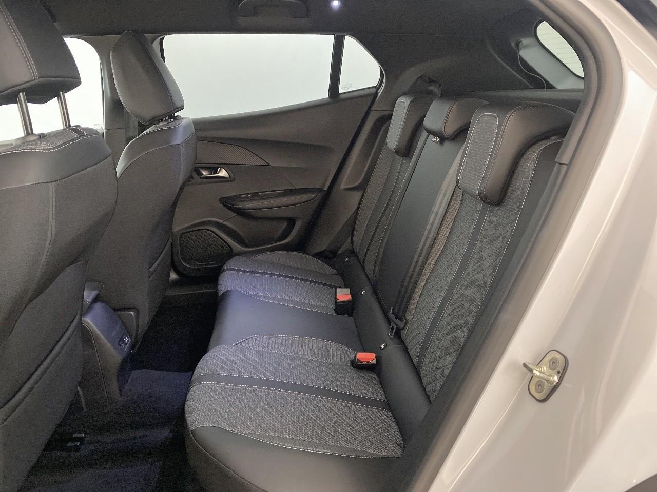 Peugeot 2008 hybrid 145 ch e-dcs6 allure — photo 10