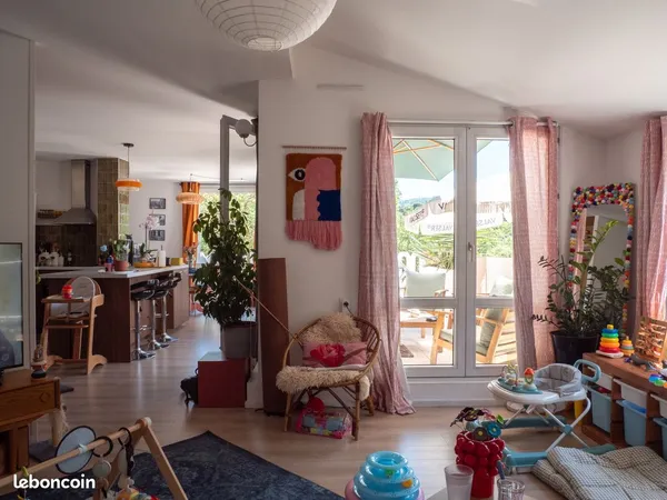 Appartement T4 bis 92m2 + 26m2 terrasse + box fermé