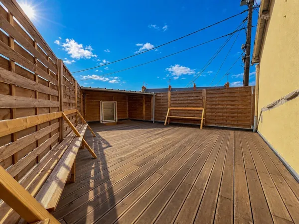 LE MANS - MAISON DE CARACTÈRE DES ANNÉES 40 AVEC GRAND GARAGE ET TERRASSE DE PLUS DE 40 M²