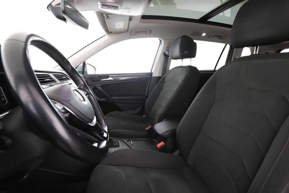 Volkswagen Tiguan Allspace 2.0 TDI Carat DSG7 — photo 9