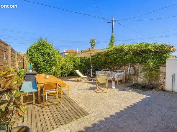 Maison familiale d'environ 144 m2 avec jardin privatif et grand garage à Biarritz Aguilera