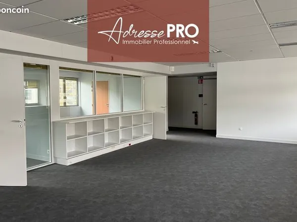 Local commercial 220 m²