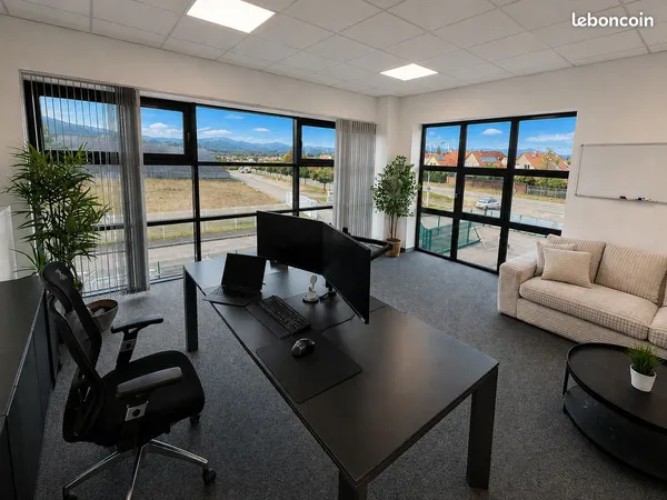 Bureau 46 m² avec WC privatif, neuf, climatisé, parking - Wintzenheim