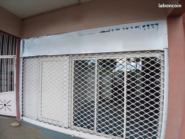Local commercial ou professionnel - 71 m² - LA POSSESSION